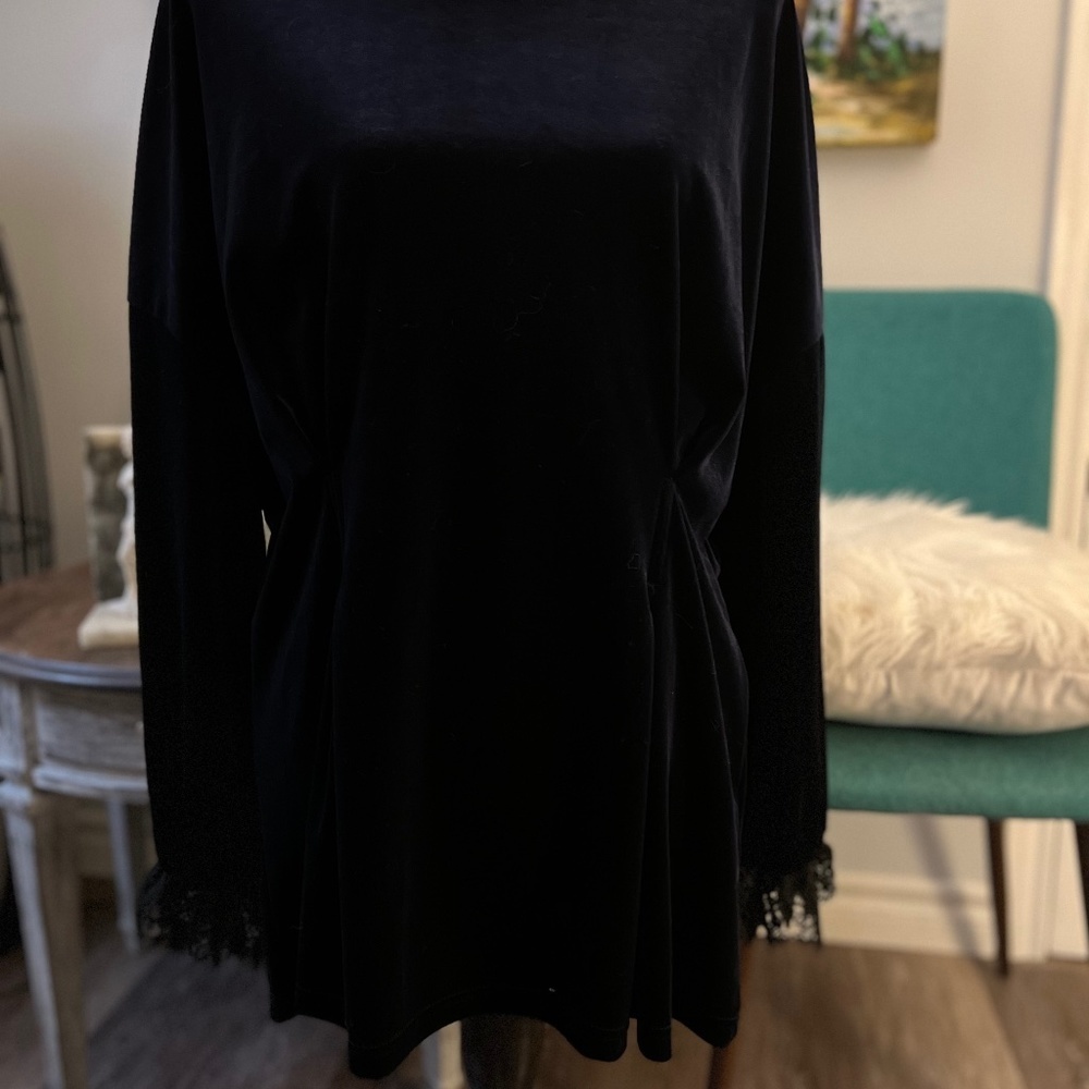 Velvety Soft Women's Sweater, Suzanne Betro Long top with Lace Trim size XL NEW